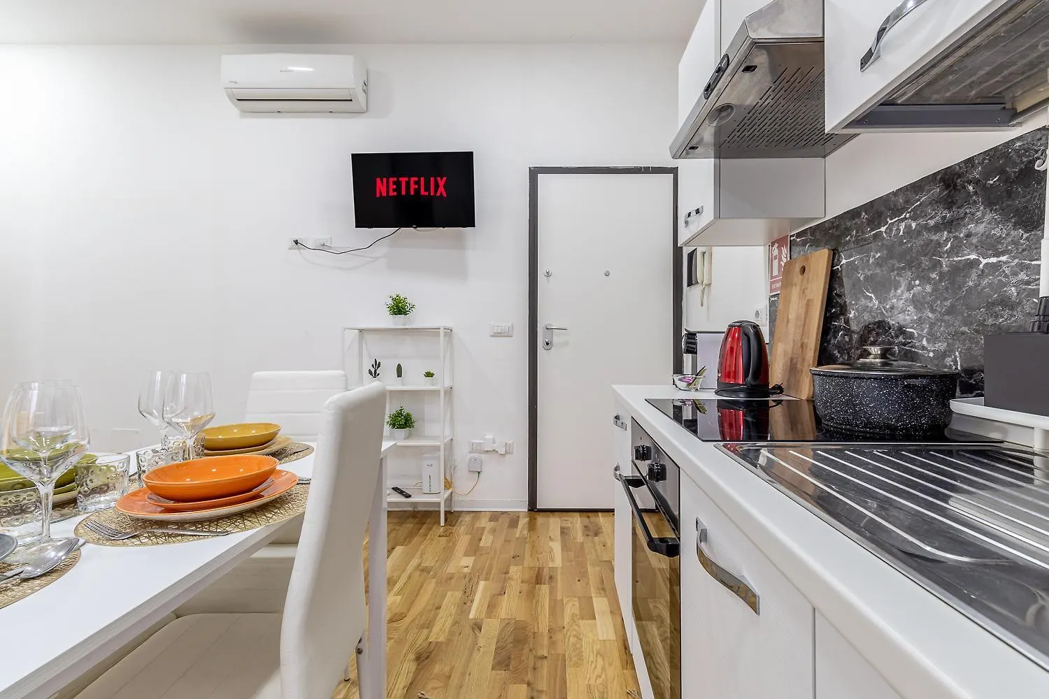 Milano Centrale - Parking Nearby And Free Wifi 0*, 米兰